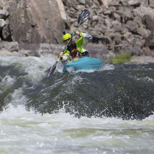 kayak cerrado / rígido / de ríos / 1 plaza