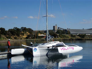 trimarán / de regata y crucero / con popa abierta / con 1 camarote