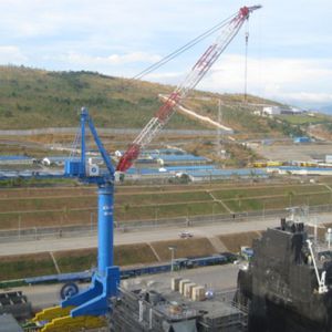 grúa para astillero naval / sobre carril / tipo Level Luffing