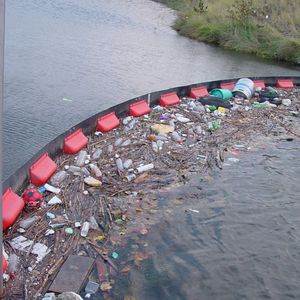 barrera de contención / hinchable / para río