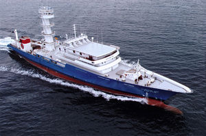 buque de pesca profesional atunero cerquero