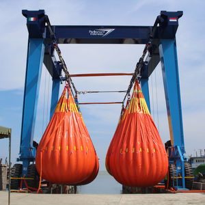 travel lift con dirección en todas las ruedas / controlado a distancia