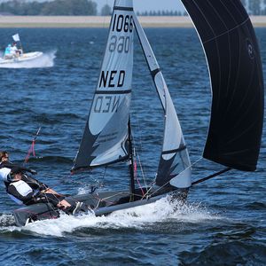 vela ligera doble / de regata / spinnaker asimétrico / trapecio simple