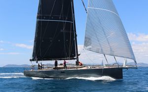 yate de vela de regata y crucero / clásico / con popa abierta / con 5 camarotes