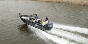 bay boat fueraborda / con doble consola / de pesca deportiva / 6 personas máx.