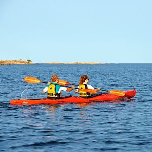 kayak cerrado / plegable / de travesía deportiva / de recreo