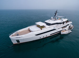 megayate de crucero / raised pilothouse / de aluminio / con 5 camarotes