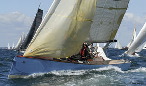 monocasco / day-sailer / con popa abierta / de madera