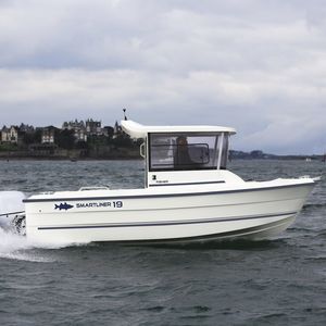 barco de motor de pesca-paseo fueraborda / con caseta de timón / 5 personas máx.