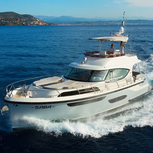 barco cabinado intraborda / con fly / con 3 camarotes