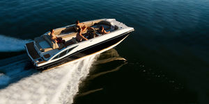 deck-boat intraborda / 12 personas máx.