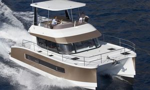 barco cabinado catamarán / intraborda / con fly / con 3 camarotes
