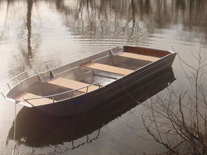 bote de pesca deportiva / de aluminio / 7 personas máx.