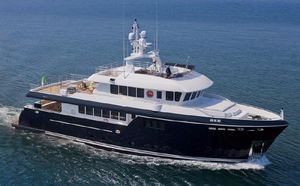 yate a motor de crucero / trawler / con fly / de acero