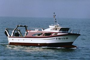 barco de pesca profesional intraborda