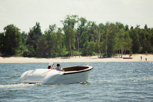 runabout intraborda / eléctrico / con doble consola / 8 personas máx.