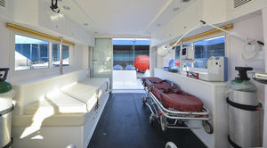 barco ambulancia / fueraborda