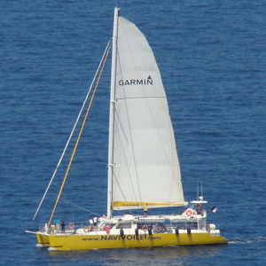 catamarán / de chárter / con fly