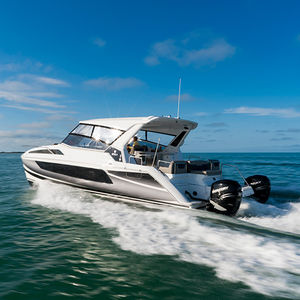 barco cabinado catamarán / fueraborda / bimotor / con hard-top