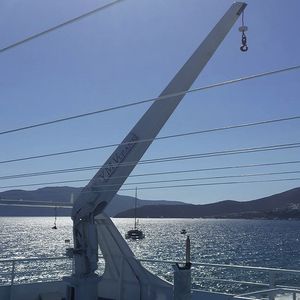 pescante para yate / hidráulico / eléctrico / pivotante