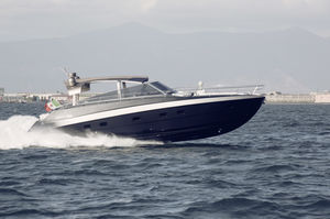 yate a motor de crucero / open / casco de planeo