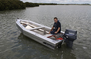 bote fueraborda / de pesca deportiva / de aluminio / 4 personas máx.