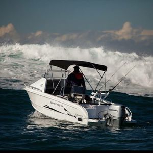 day-cruiser fueraborda / open / de pesca deportiva / 5 personas máx.