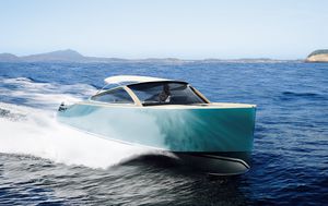 barco cabinado intraborda / de aluminio / clásico