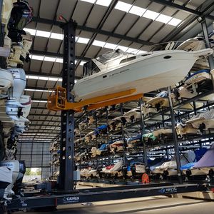 grúa apiladora para barco