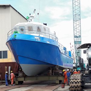 buque de servicio offshore de suministros / de transporte de tripulación