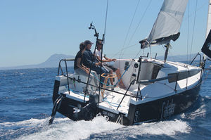 monocasco / de crucero rápido / de regata y crucero / con popa abierta