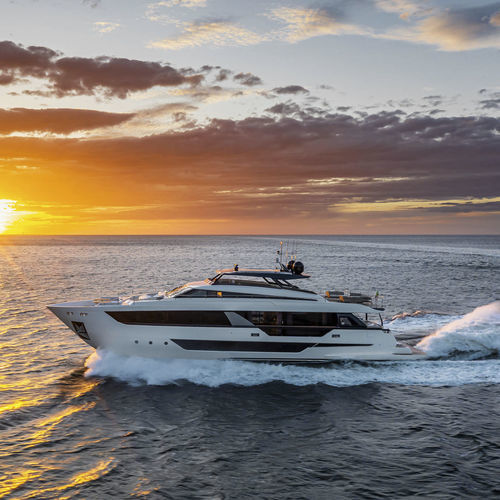 Yate A Motor De Crucero Ferretti Yachts Con Fly