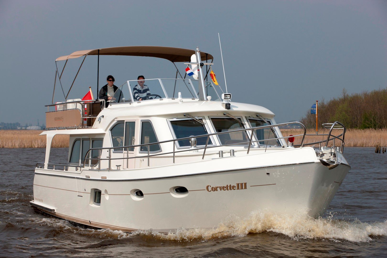 Barco Cabinado Intraborda EV 1400 II Aquanaut Con Fly Fluvial barco-cabinado-intraborda-ev-1400-ii-aquanaut-con-fly-fluvial