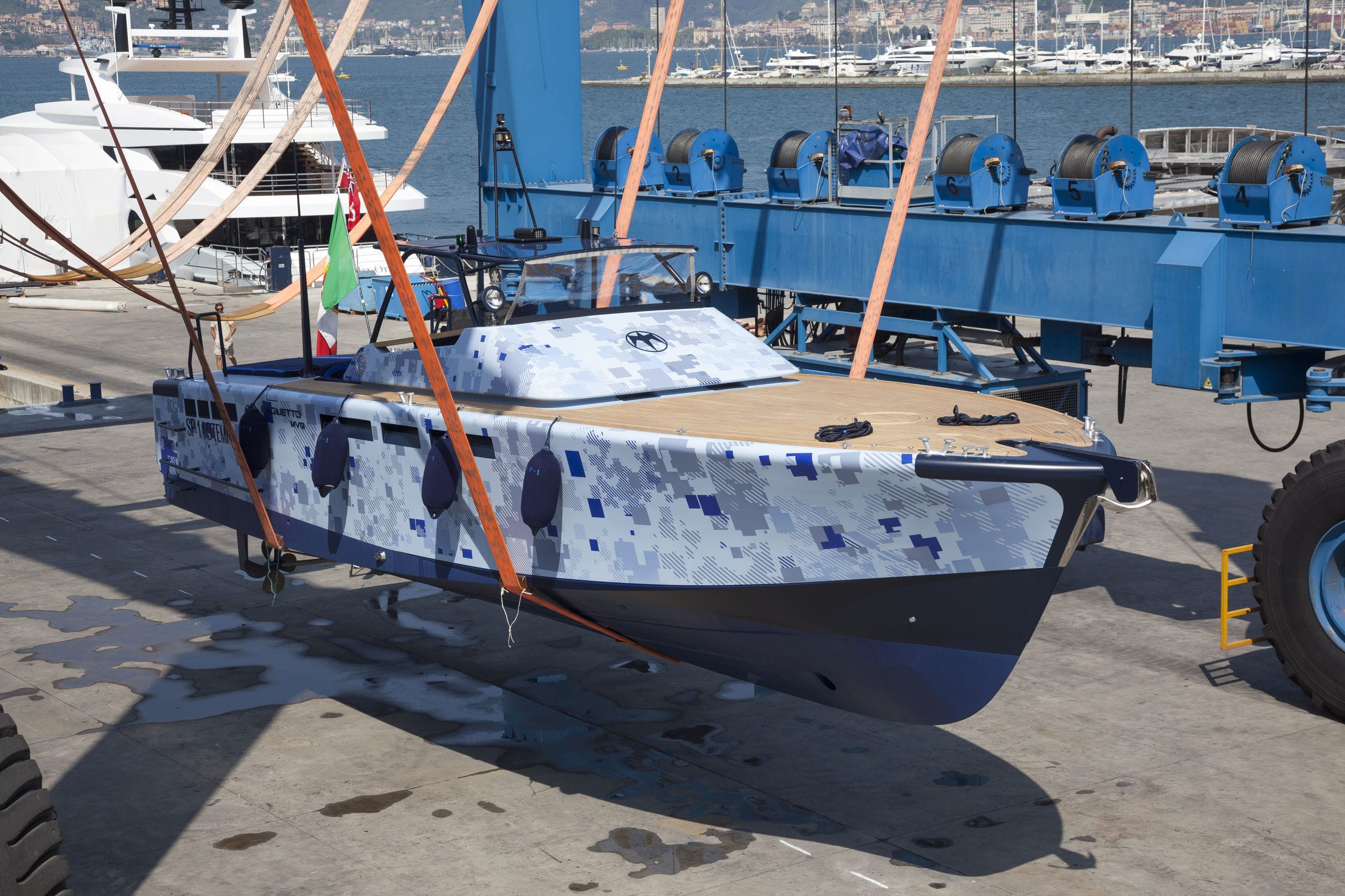 Barco open intraborda - LAP-1 - Baglietto spa - bimotor / casco de