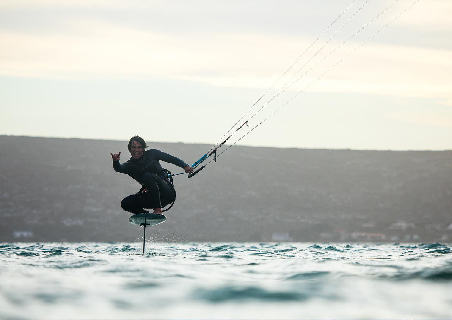 Tabla de kitesurf con foil TEAM Airush de viento suave