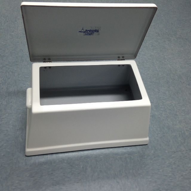 Escalón con caja de almacenamiento cockpit step box