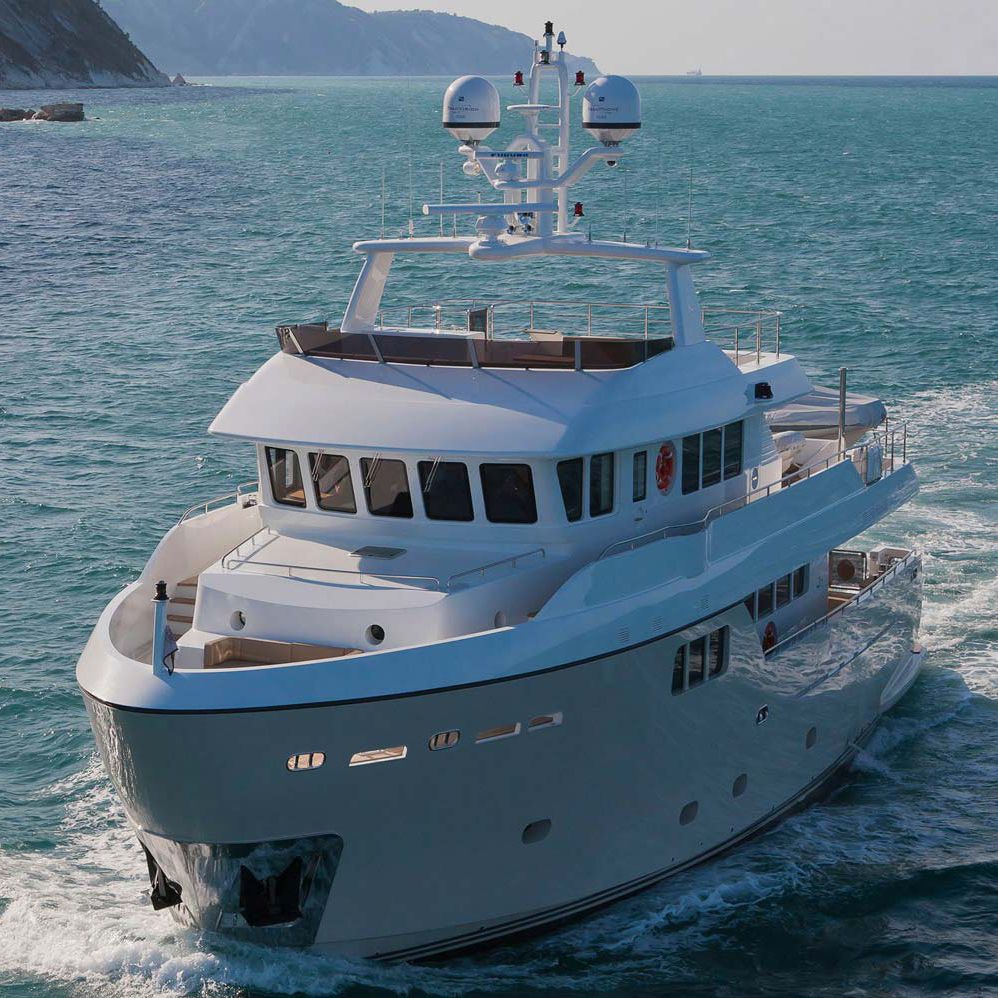 Yate a motor de crucero - PERCHERON - Cantiere Delle Marche - raised ...