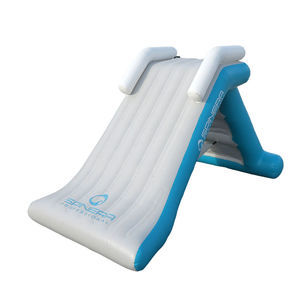 juego acuático tobogán