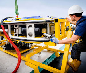ROV submarino para la limpieza del casco