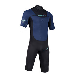 traje húmedo de deporte náutico