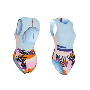 traje húmedo de deporte náutico