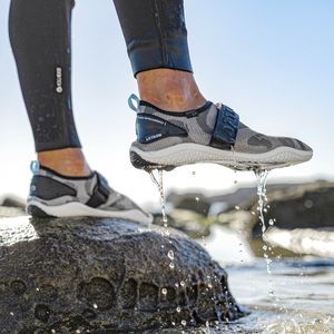 zapato de deportes y ocio náutico