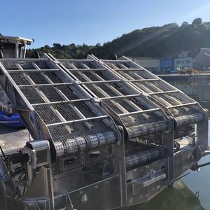 barco recolector de algas