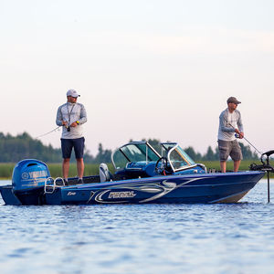 bass boat fueraborda