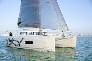 catamarán / de crucero / con popa abierta / con 3 o 4 camarotes