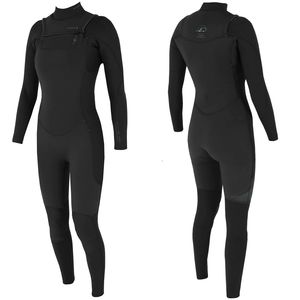 traje húmedo de deporte náutico