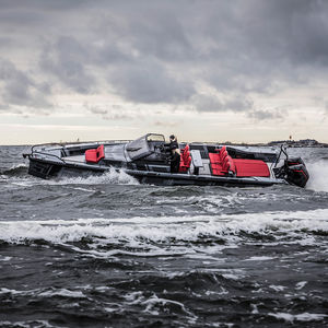barco cabinado fueraborda / bimotor / open / con doble consola