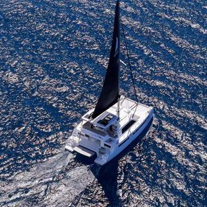 yate de vela catamarán 1