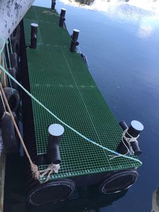 pontón flotante