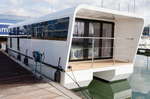 barco casa catamarán